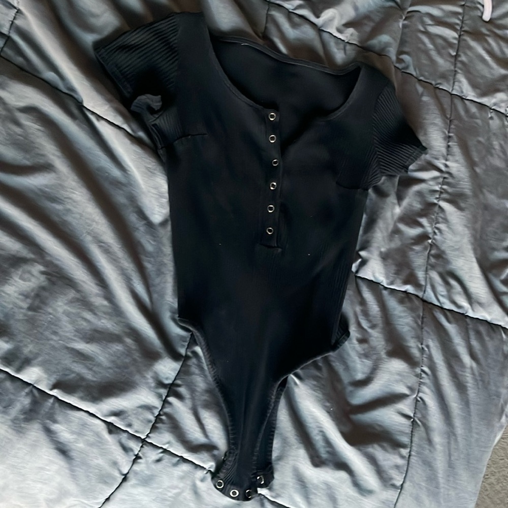 Vestigial black ribbed short sleeve thong body suit